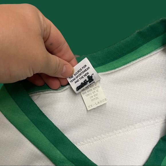 RARE Dayton Bombers St. Patrick’s Day jersey. Signed and game-worn. - Picture 3 of 5